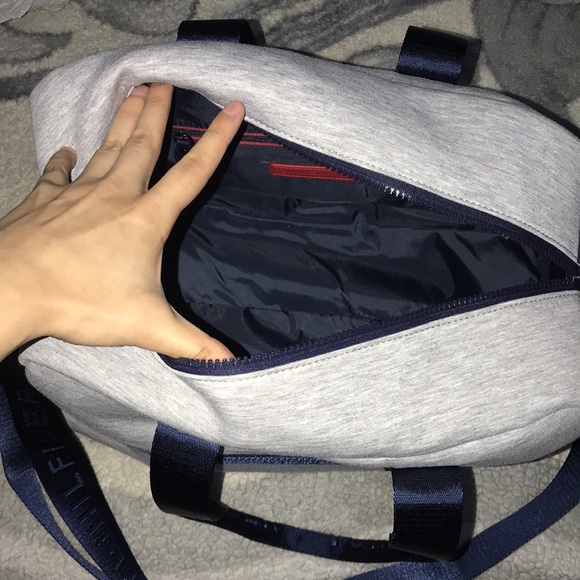 Tommy Hilfiger Men’s Small Duffel Bag🆕 - Picture 10 of 14